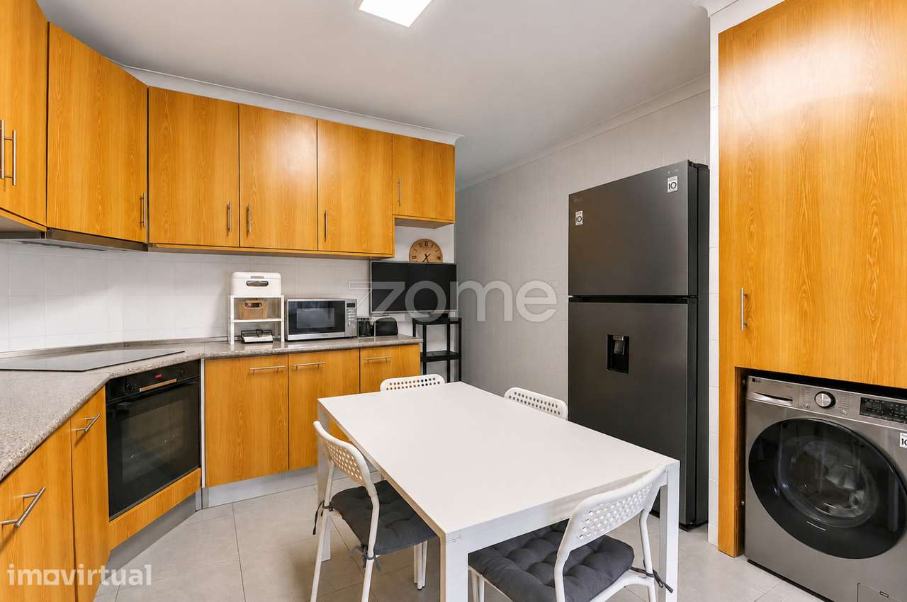 Apartamento T2 com Varanda e Garagem Fechada, perto do Maia Jardim - Grande imagem: 4/31