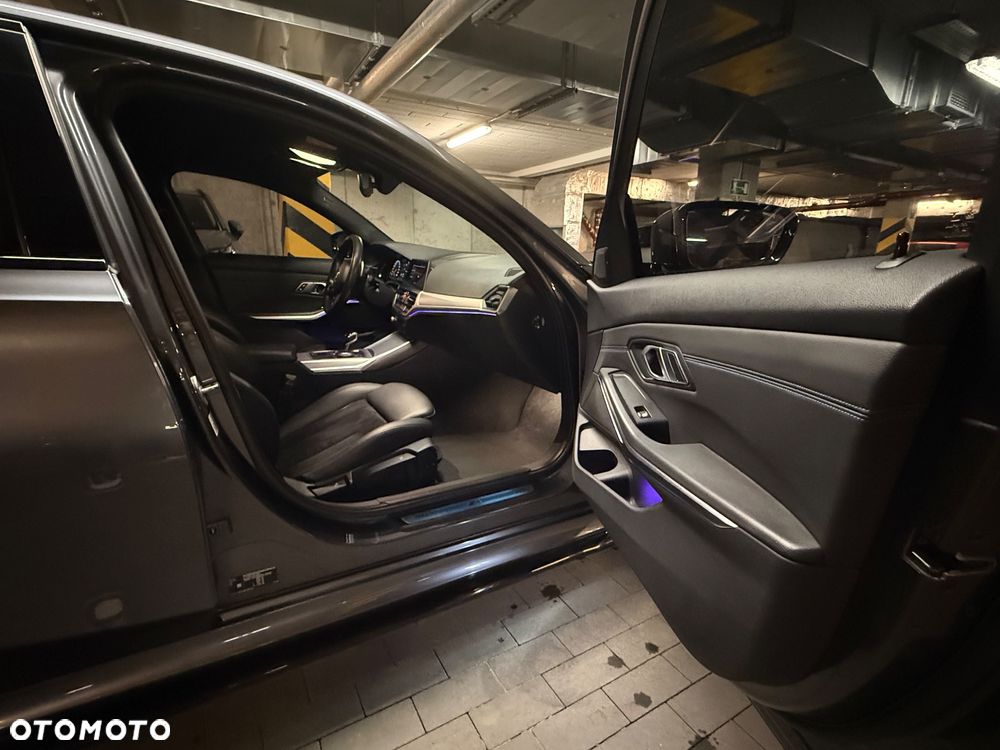 BMW Seria 3 318i M Sport - 23