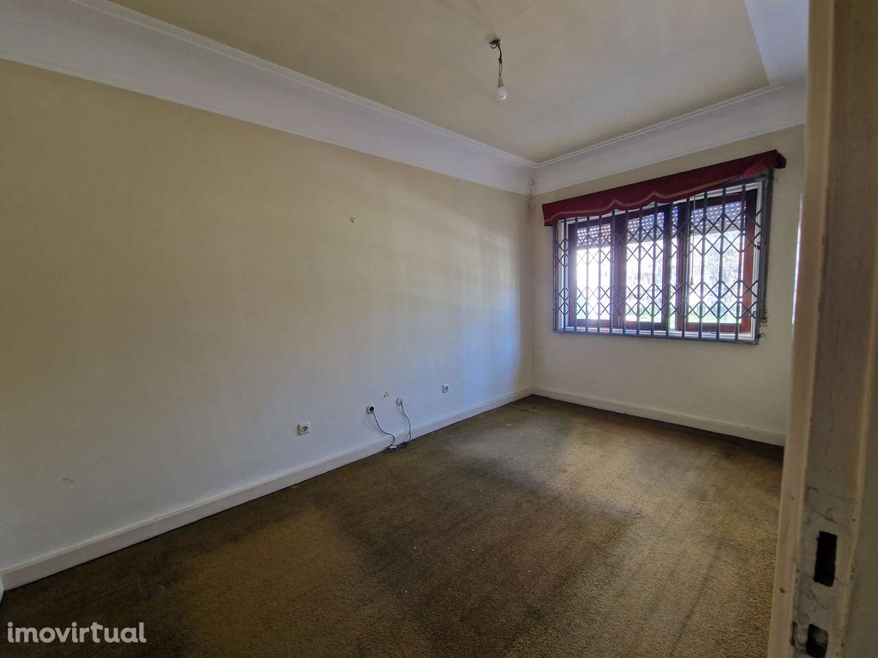 Moradia T4, reabilitar na totalidade - Porto - Grande imagem: 2/18