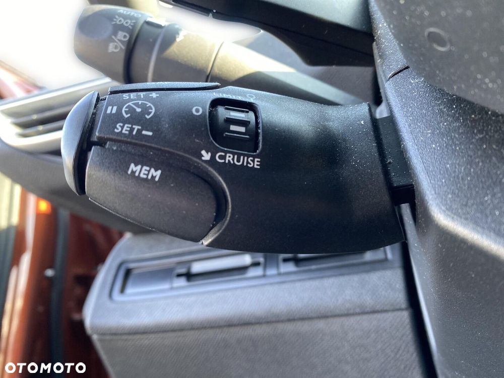 Peugeot 3008 1.6 BlueHDi Allure S&S EAT6 - 25