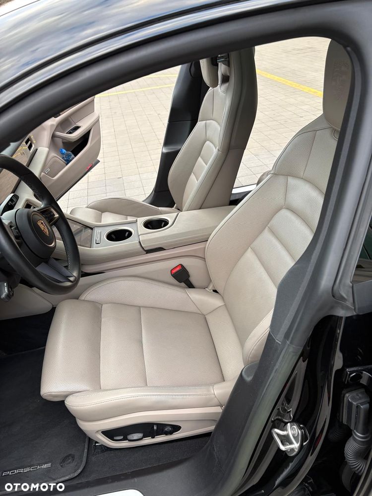 Porsche Taycan 105kWh 4S Performance Plus - 10
