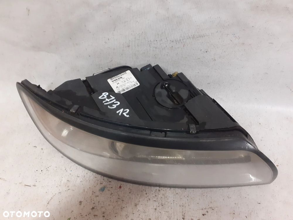 .  PRZOD PRZEDNIA LAMPA PRAWA VOLVO V50 S40 LIFT - 2