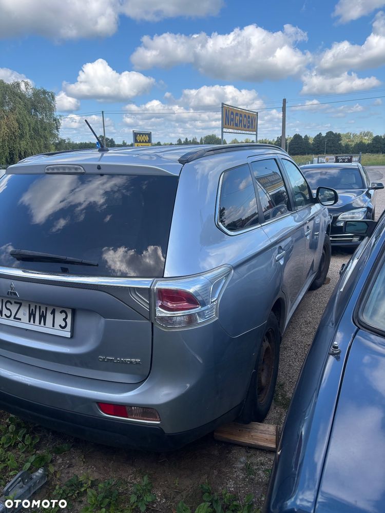 Mitsubishi Outlander - 4