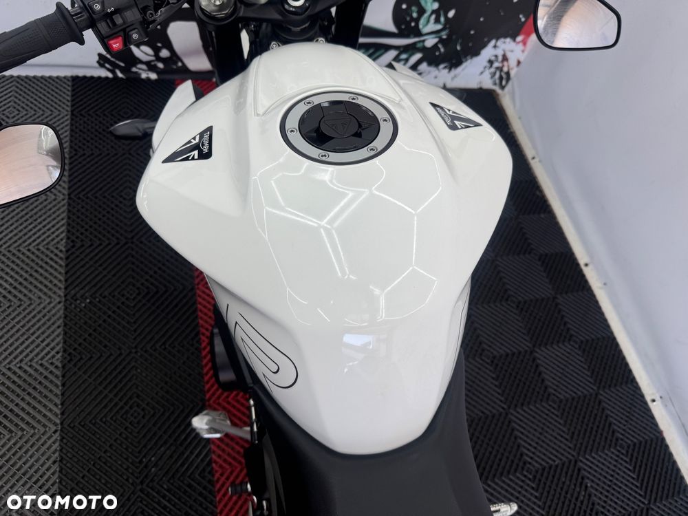 Triumph Street Triple - 24