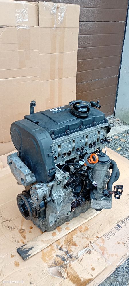 Silnik blok silnika słupek VW Passat B6 2.0 TDI BMA - 7