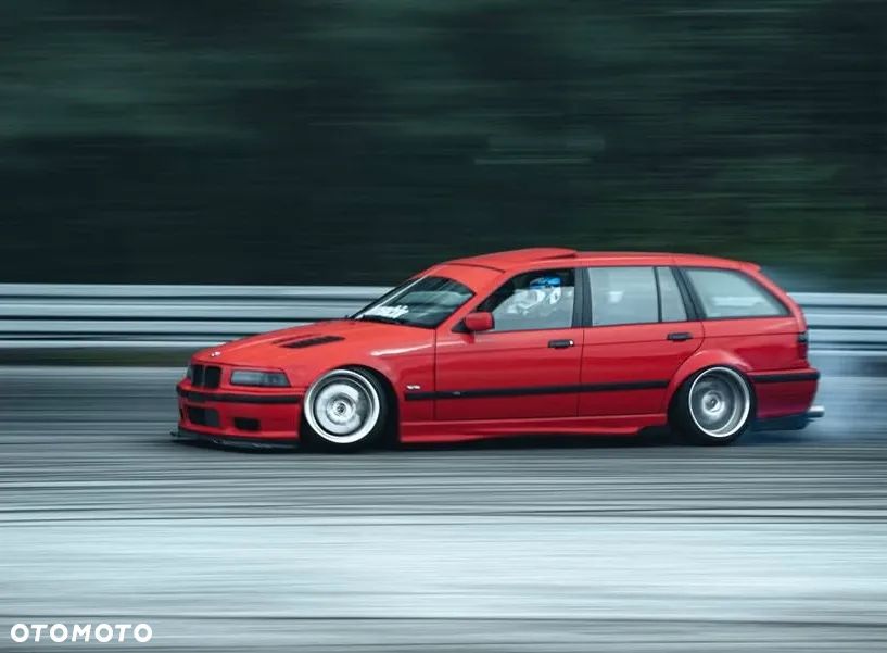 BMW Seria 3 330i Touring - 12