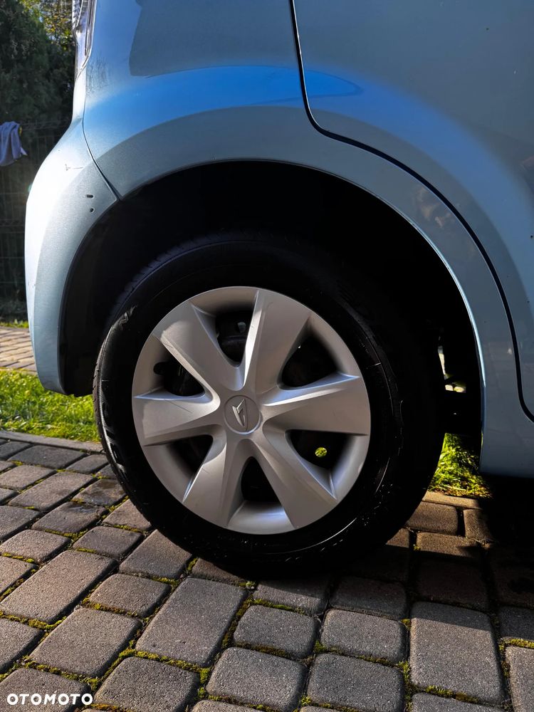 Daihatsu Sirion 1.0 - 9