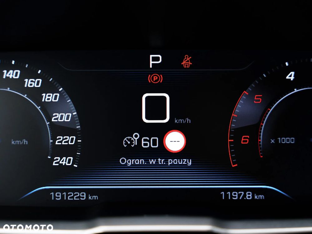 Peugeot 3008 1.6 BlueHDi Active S&S EAT6 - 32