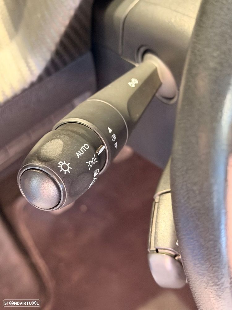 Peugeot 2008 1.2 PureTech Allure Pack - 29