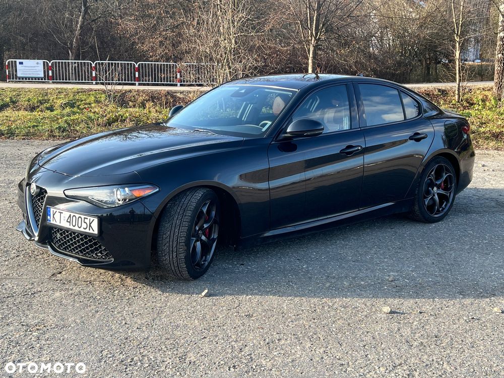 Alfa Romeo Giulia 2.0 Turbo 16V AT8 Veloce Ti - 3