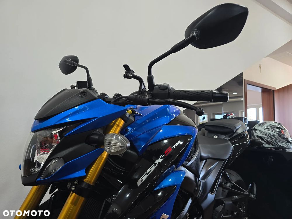 Suzuki GSX - 35