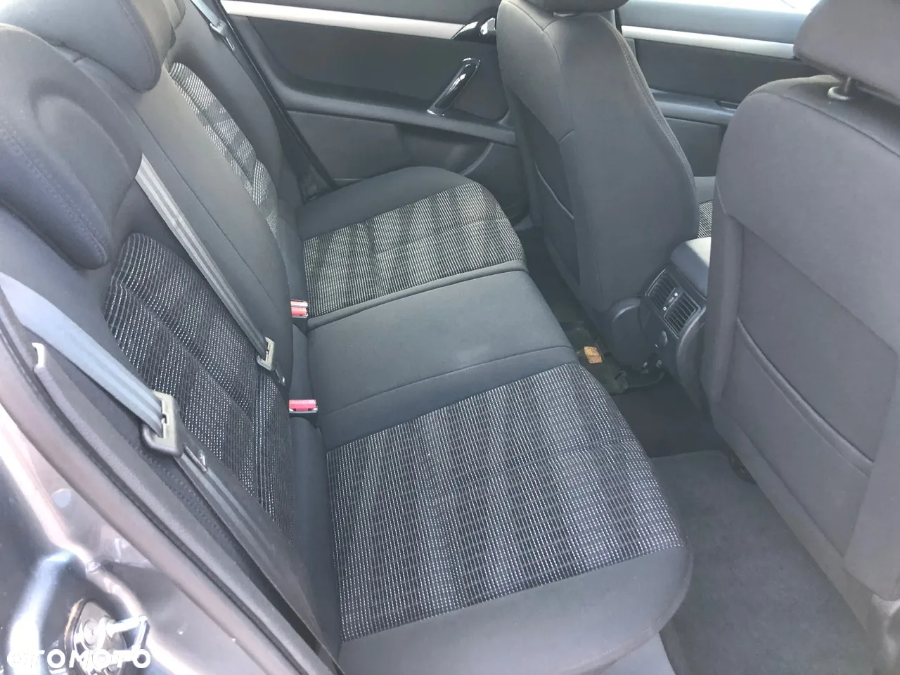 Peugeot 407 - 8