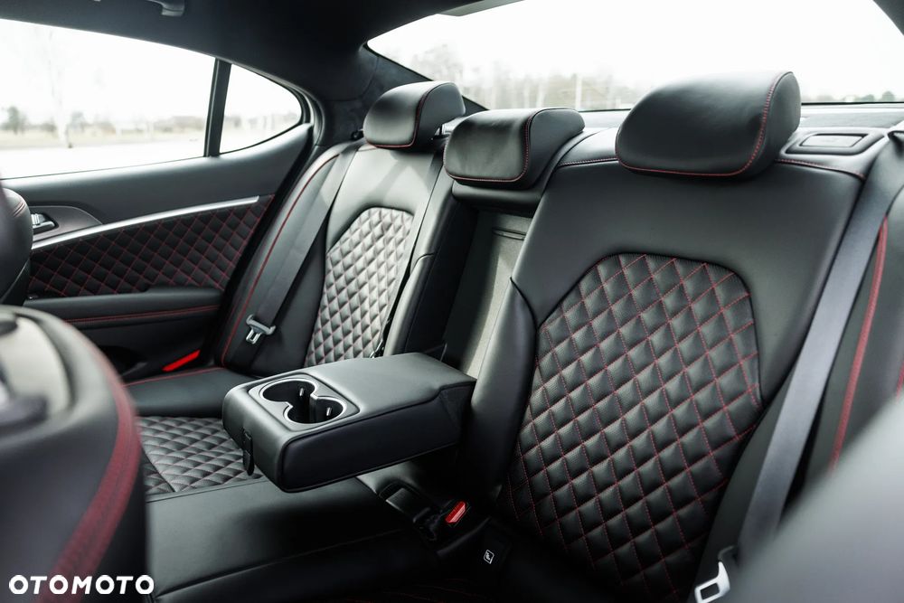Genesis G70 2.0T Plus AWD 8AT Sport - 23