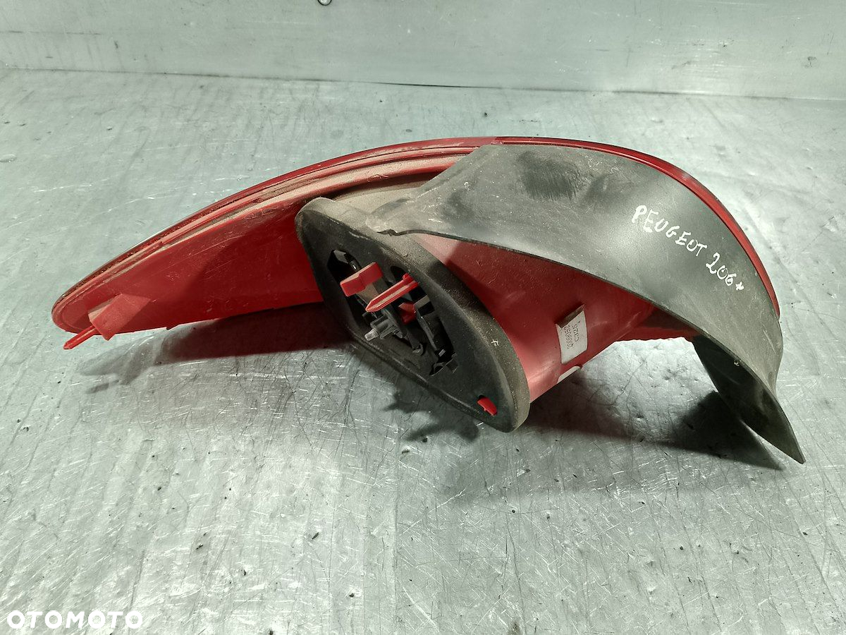 LAMPA TYLNA PRAWA PEUGEOT 206 PLUS 9685618180 HATCHBACK - 4