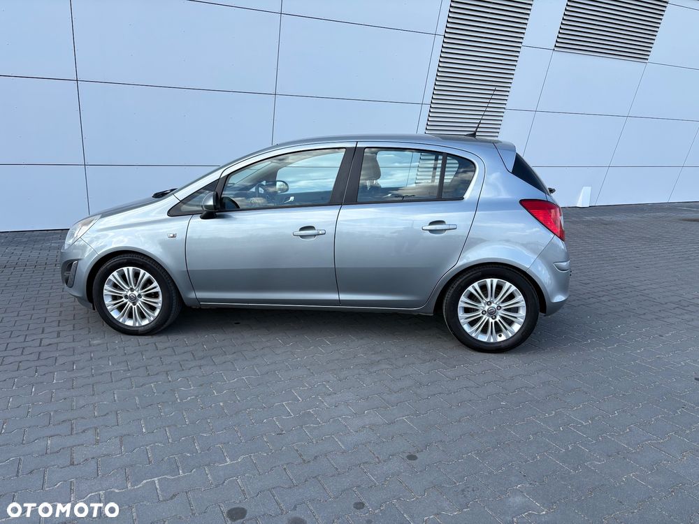 Opel Corsa 1.4 16V Cosmo - 11