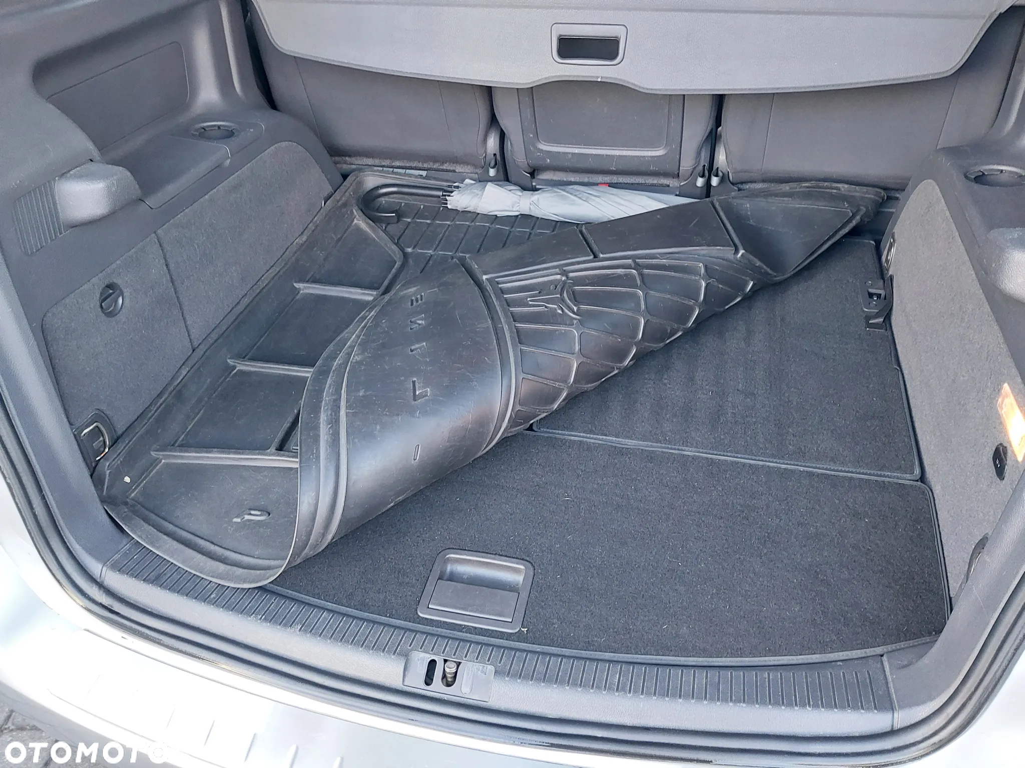 Volkswagen Touran 1.6 TDI DPF BlueMot Comfortline - 22