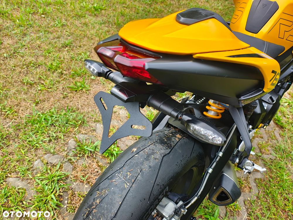 Triumph Street Triple - 19