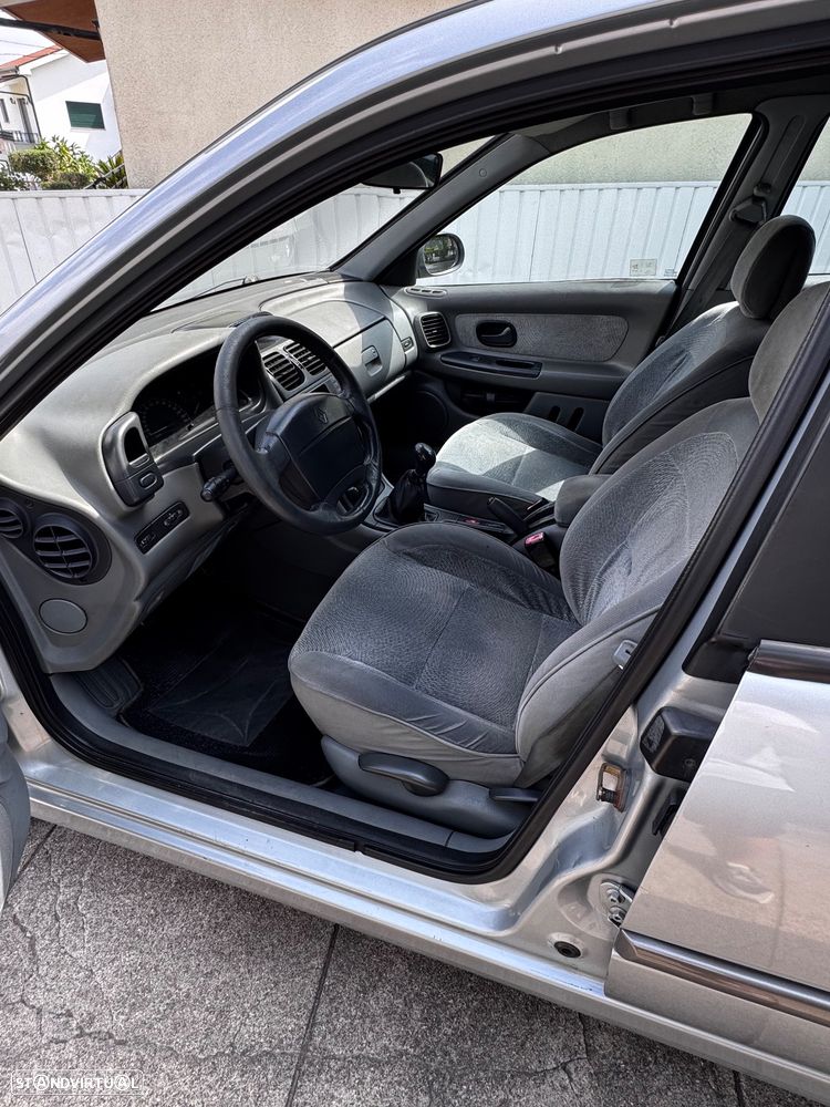 Renault Laguna 1.9 dTi RXE - 6
