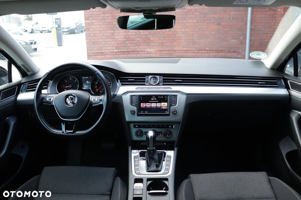 Volkswagen Passat 2.0 TDI SCR DSG Comfortline - 26