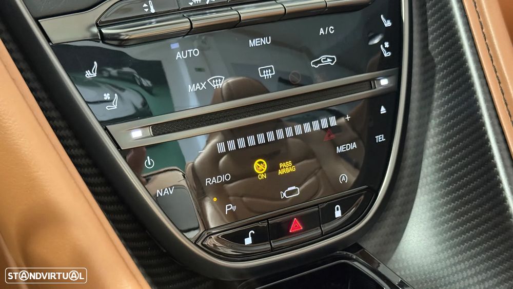 Aston Martin DBS Volante Superleggera - 40