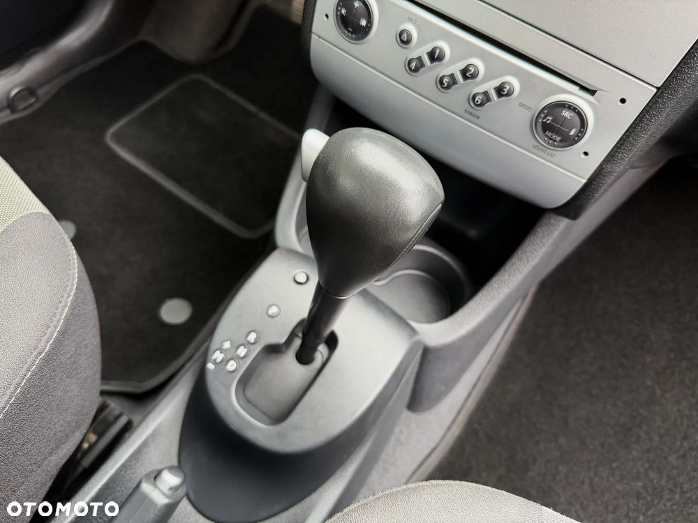 Renault Modus 1.6 16V ESP Privilege - 26