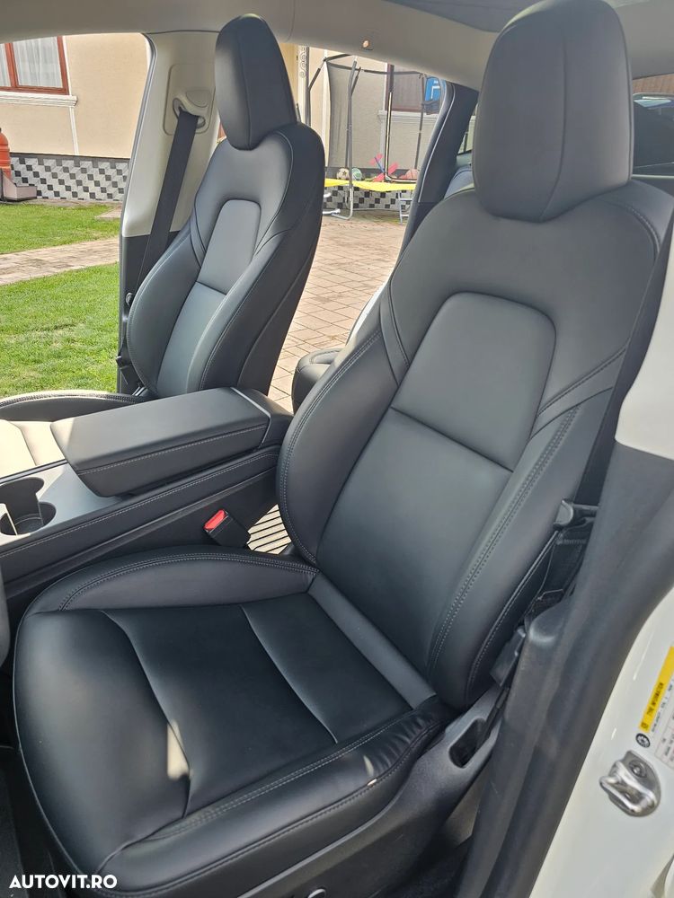 Tesla Model Y Performance Dual Motor AWD - 12