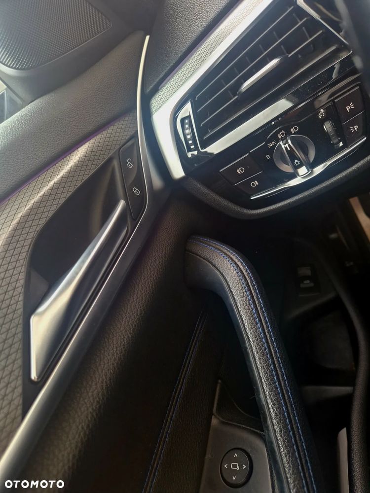 BMW Seria 5 520d xDrive - 13