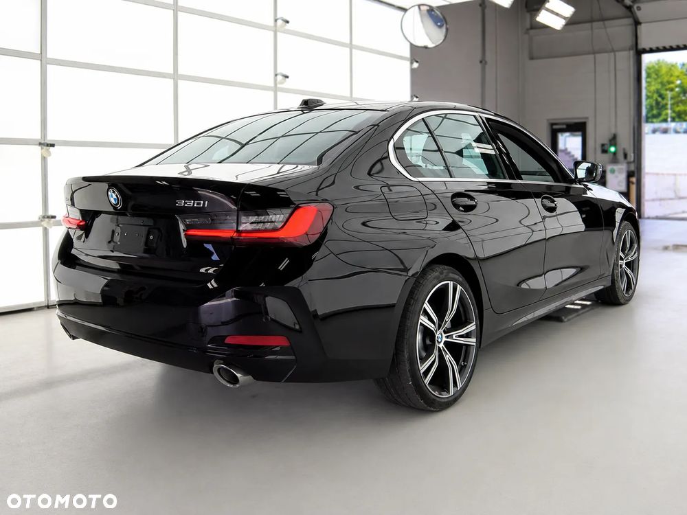 BMW Seria 3 330i xDrive M Sport - 5