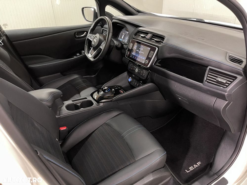 Nissan LEAF 62 kWh e+ N-Connecta - 11
