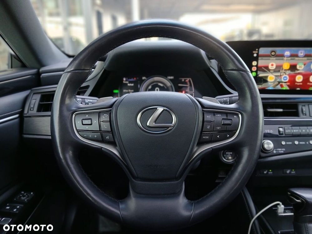 Lexus ES 300h Business Edition - 14