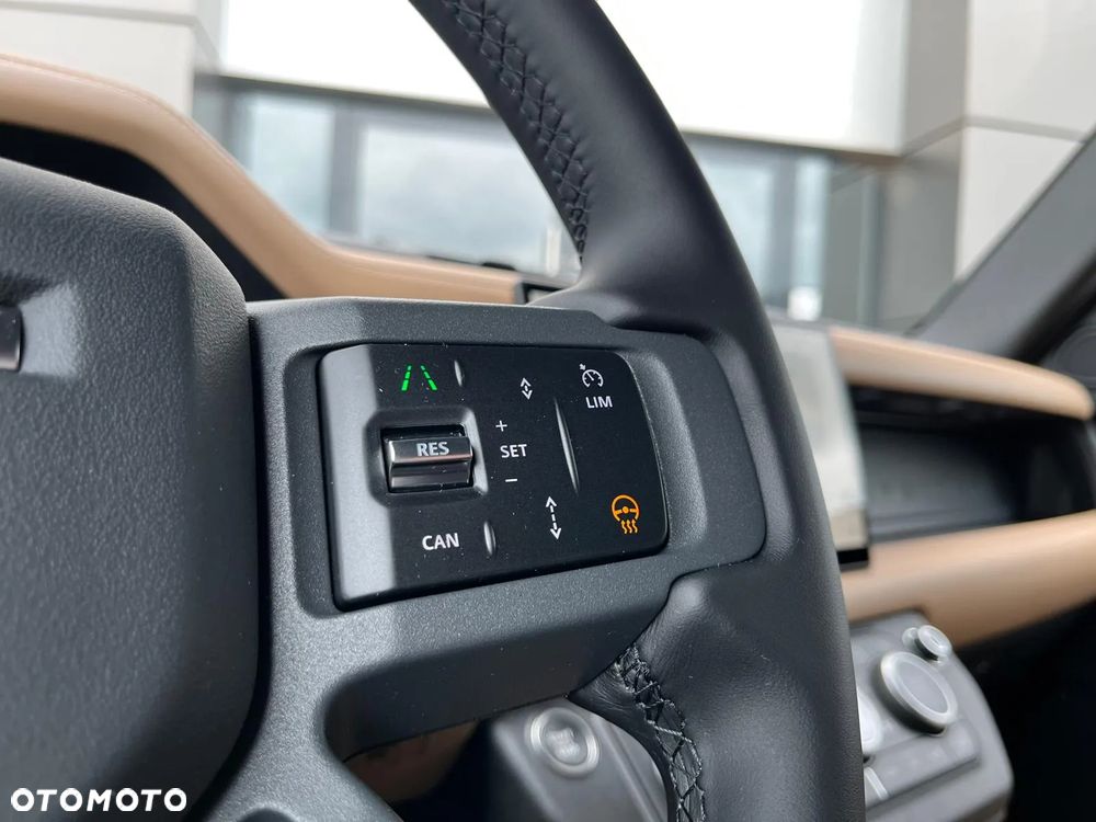 Land Rover Defender - 11