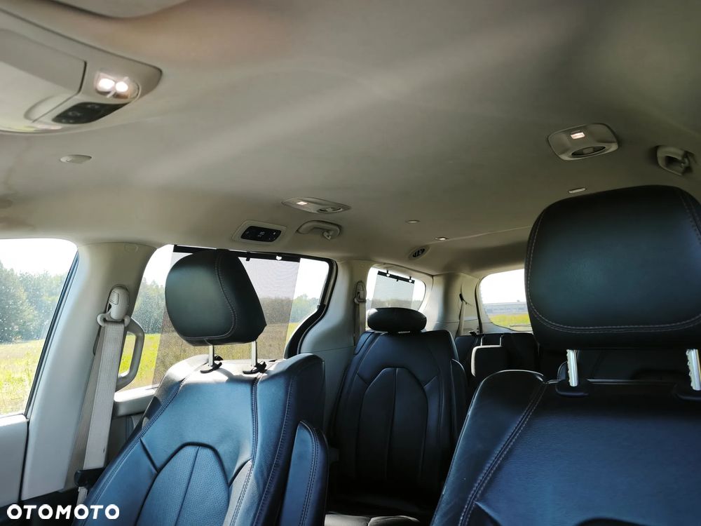 Chrysler Pacifica - 26