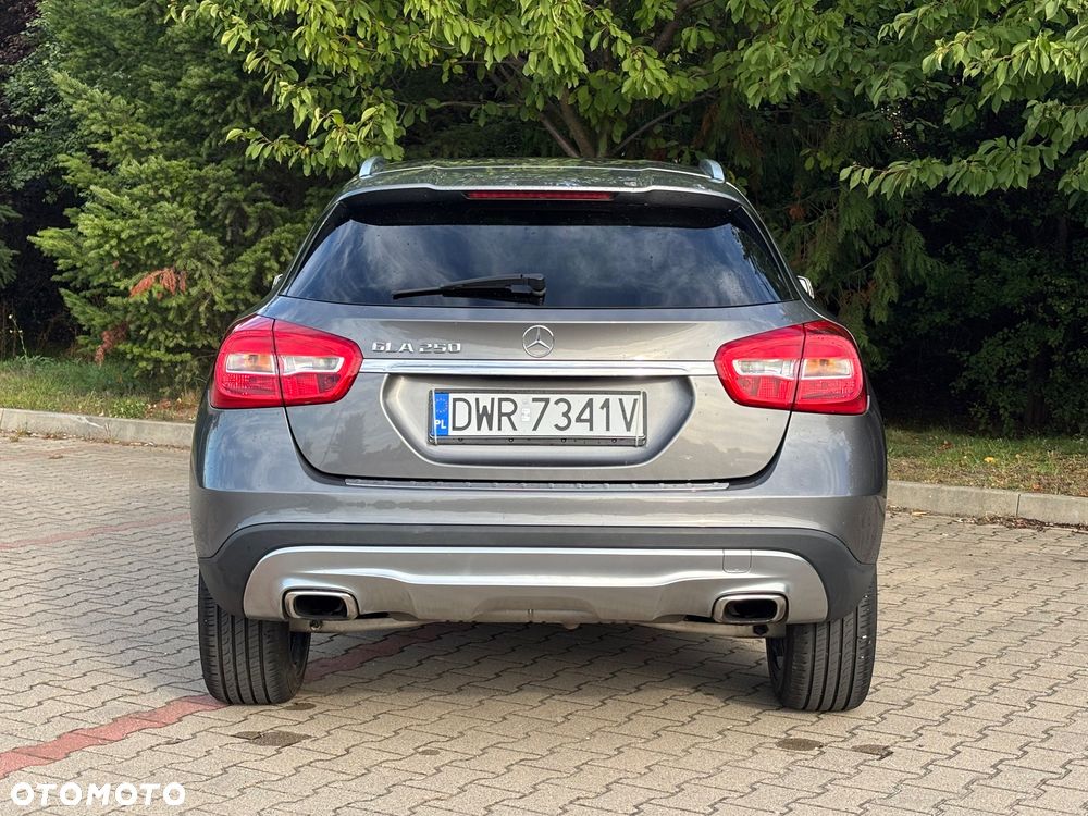 Mercedes-Benz GLA 250 7G-DCT - 8
