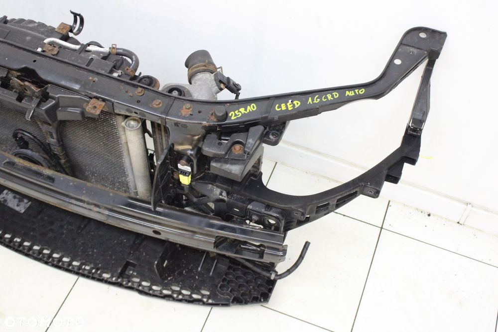 PAS PRZEDNI WZMOCNIENIE CHŁODNICE KIA CEED I LIFT 2009R- 1.6 CRDI AUTOMAT - 2