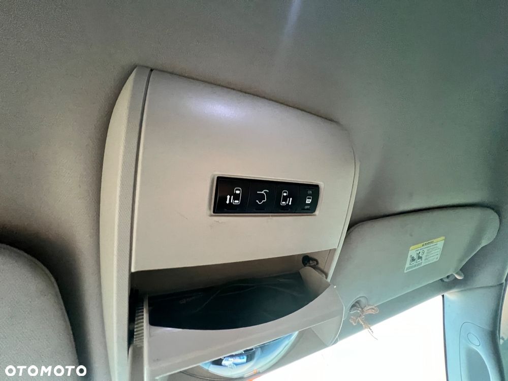 Chrysler Town & Country 3.6 Limited - 25