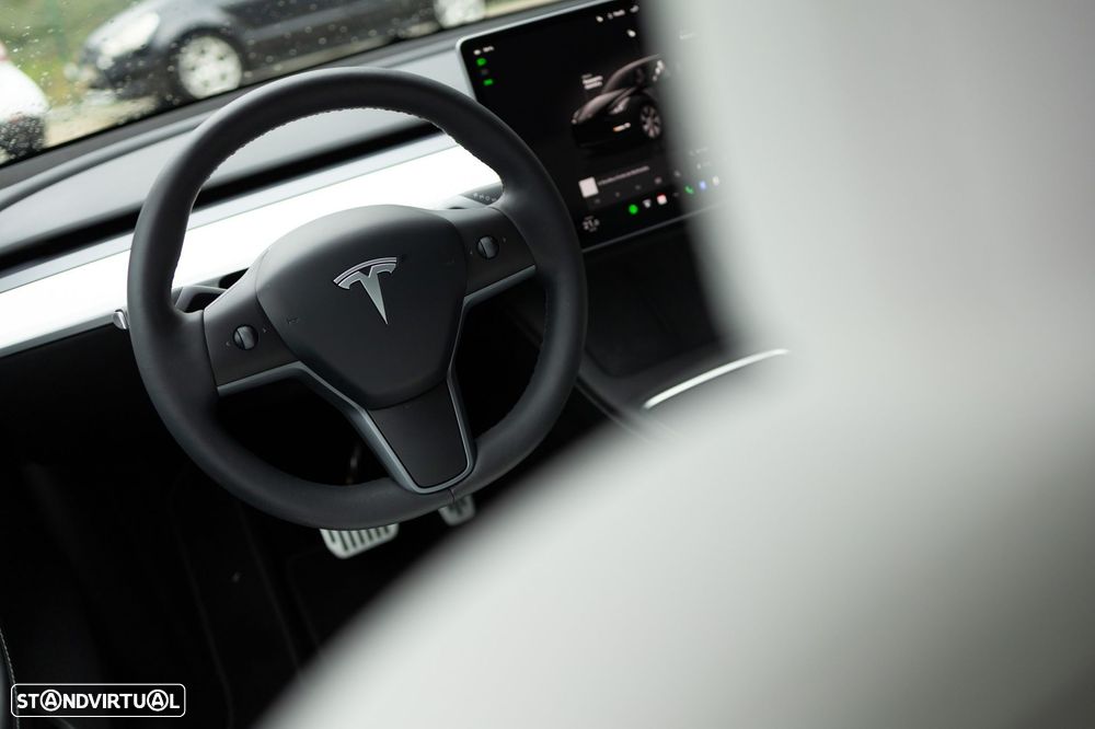 Tesla Model Y Standard RWD - 10