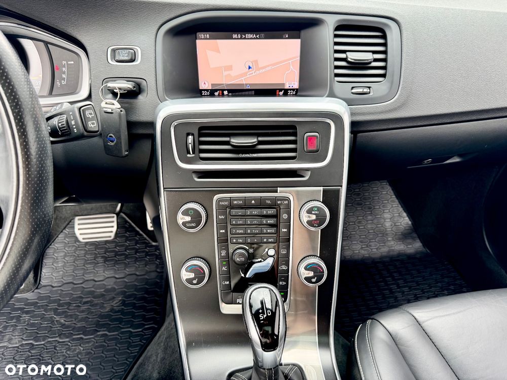 Volvo V60 D4 Geartronic R-Design - 37