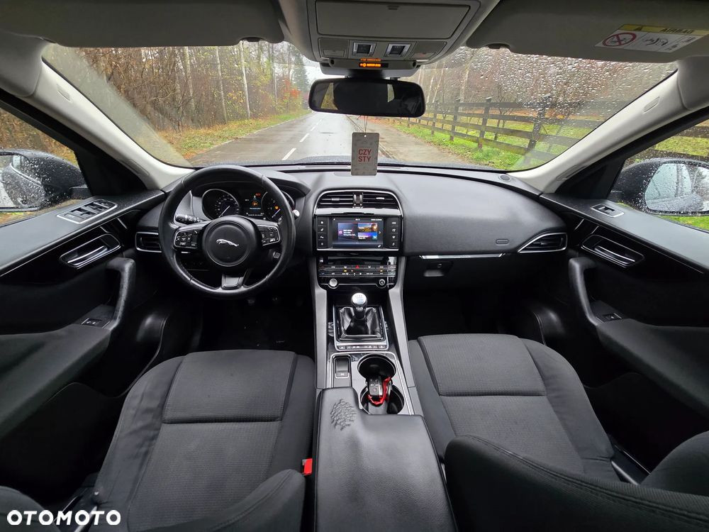 Jaguar F-Pace 2.0 i4D AWD Pure - 6