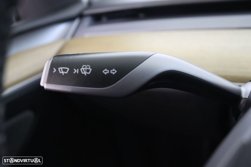 Tesla Model Y RWD - 12