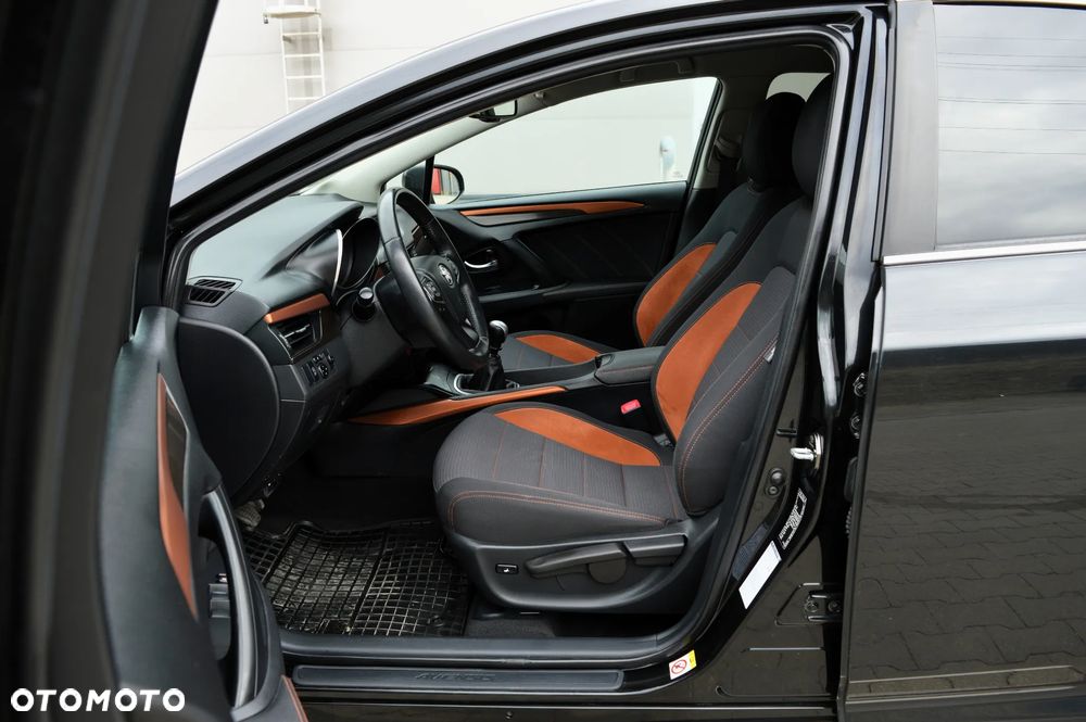 Toyota Avensis 2.0 D-4D Premium - 6