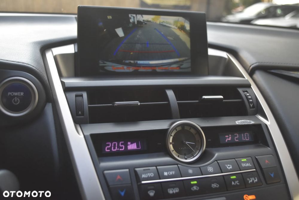 Lexus NX 300h Comfort AWD - 10