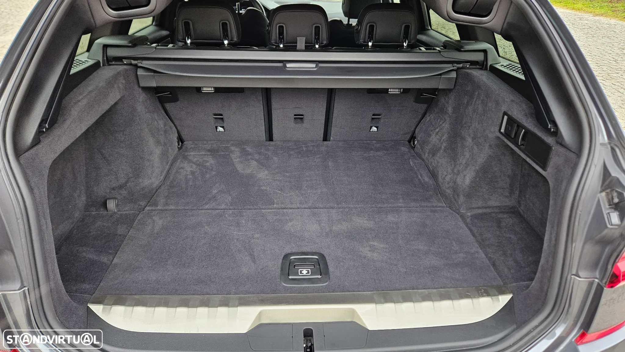 BMW 330 e Touring Pack M Auto - 37