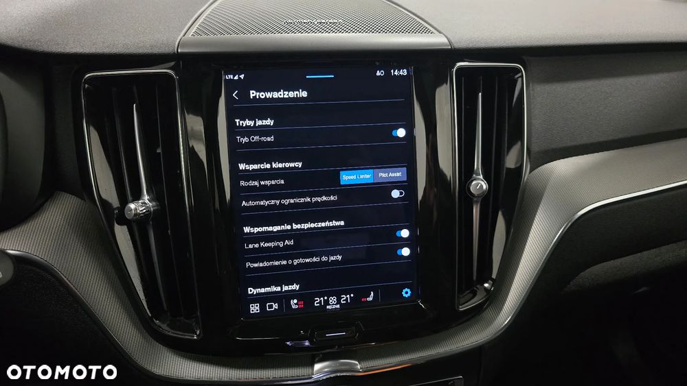 Volvo XC 60 B4 D Plus Dark - 29
