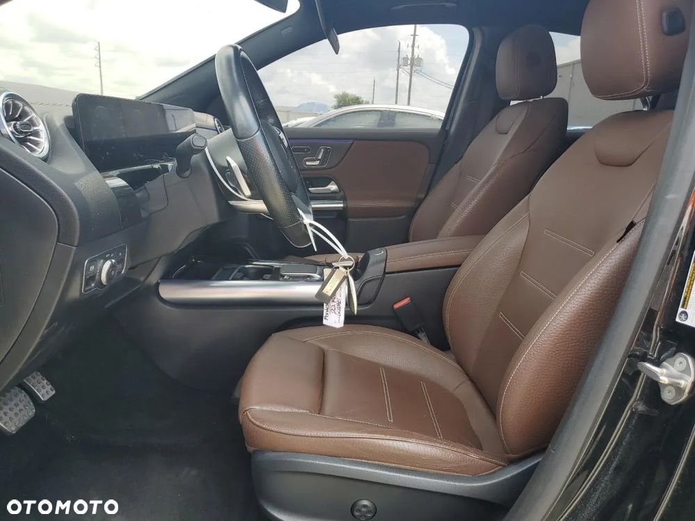 Mercedes-Benz GLA - 7