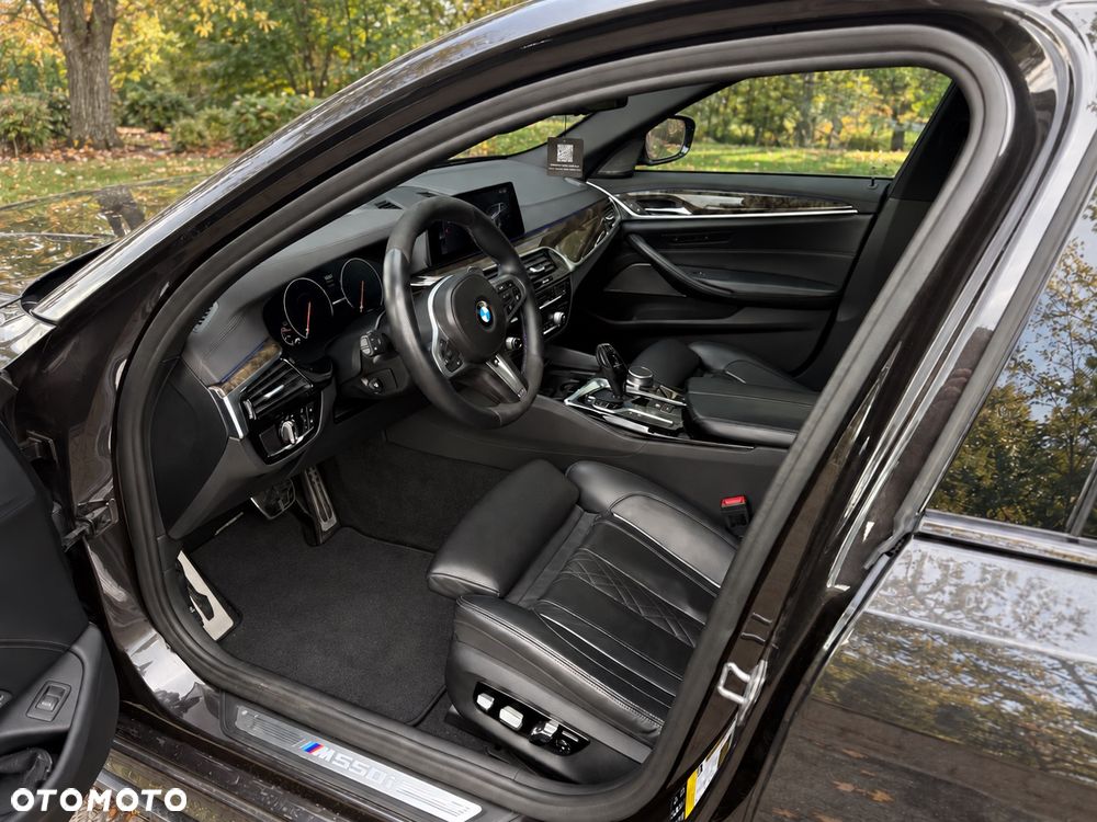 BMW Seria 5 M550i xDrive sport - 7
