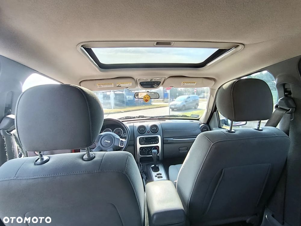 Jeep Liberty - 16