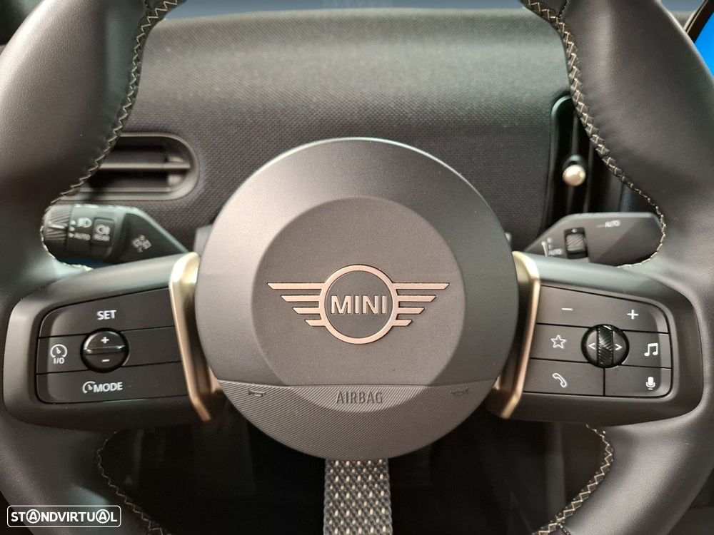 MINI Cabrio C Favoured - 17