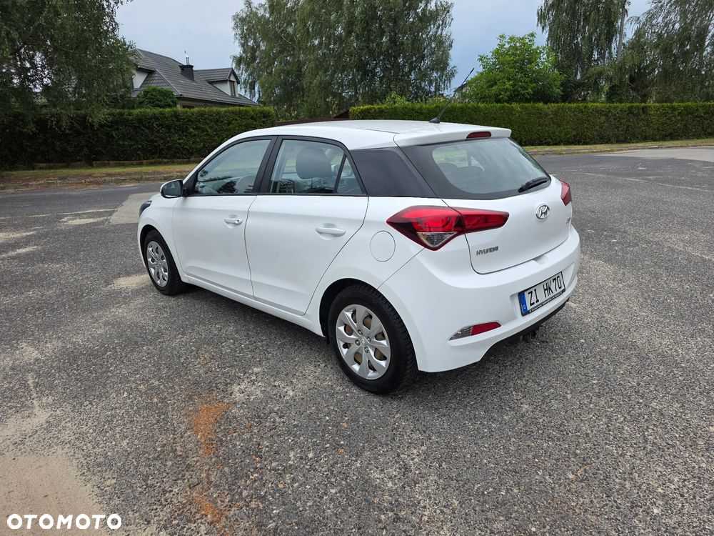 Hyundai i20 blue 1.2 Trend - 25