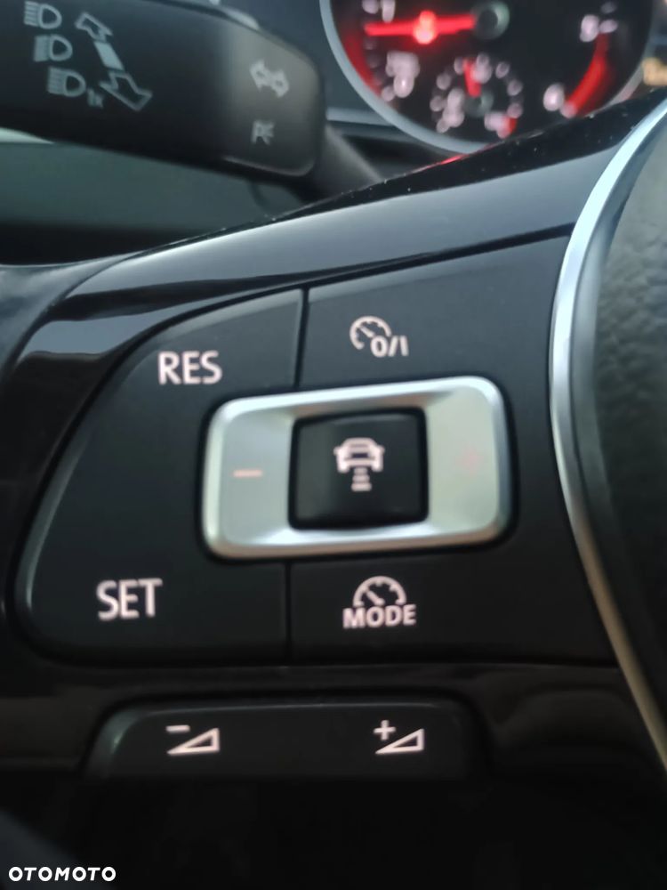 Volkswagen Passat 1.6 TDI SCR DSG Business - 35