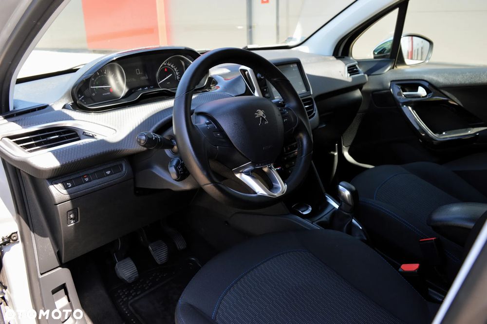 Peugeot 208 1.2 PureTech Allure - 5
